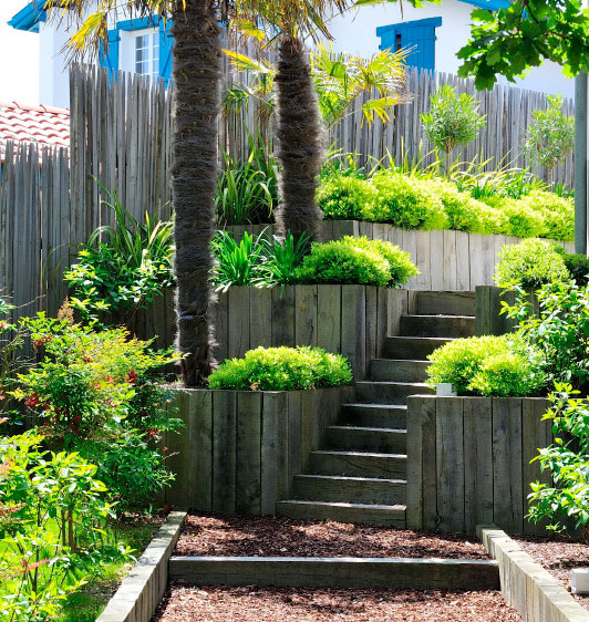 jardin---amenagement---escaliers-bois